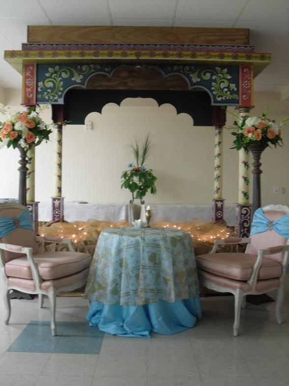 Indian_Wedding_Table_and_Mandap_-_by_Tara_Tippel